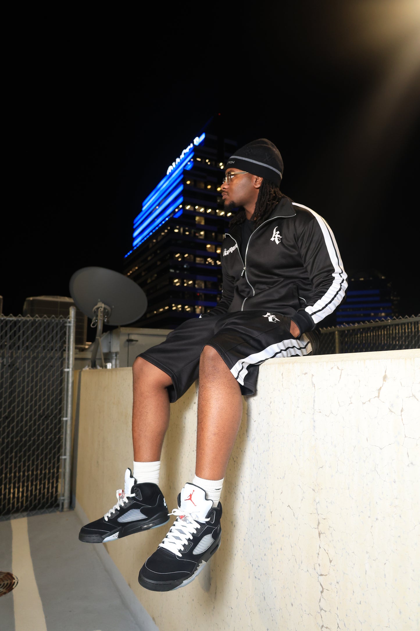 BLACK TRACKSUIT SHORTS